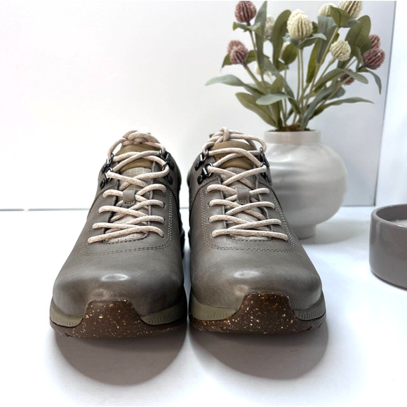 Dansko Mary Performance Waterproof Vibram Sneaker Taupe Women's EU 40/9.5 NWB - Picture 2 of 9